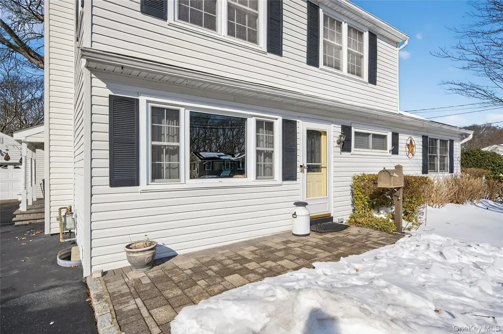 148 Malts Avenue West Islip NY 11795