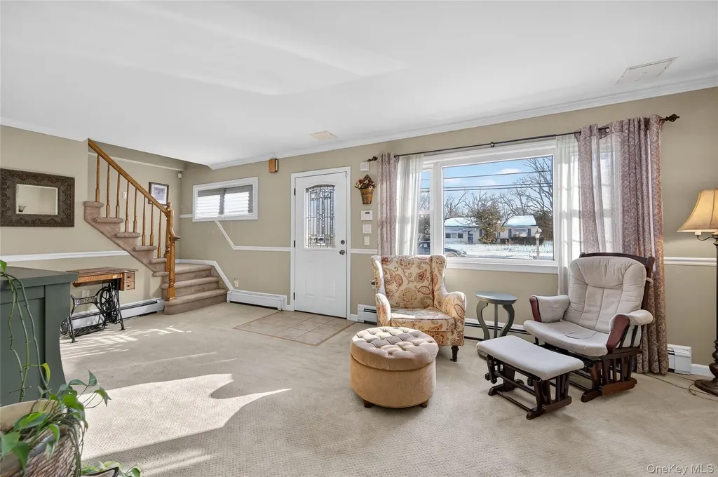 148 Malts Avenue West Islip NY 11795