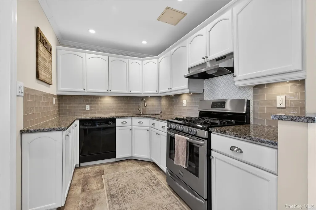 148 Malts Avenue West Islip NY 11795