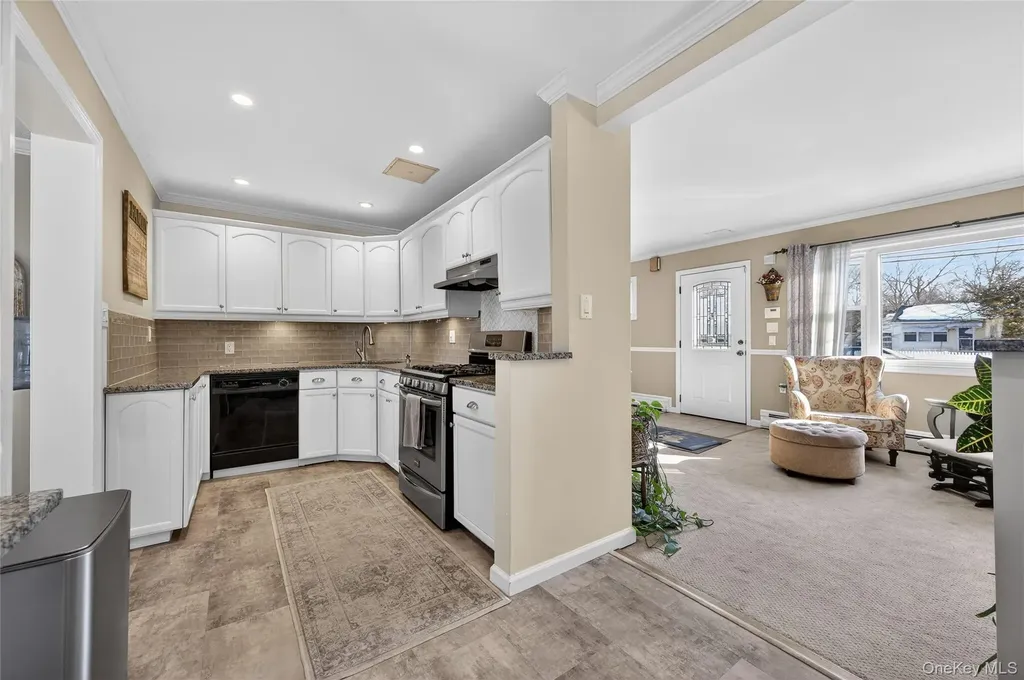 148 Malts Avenue West Islip NY 11795