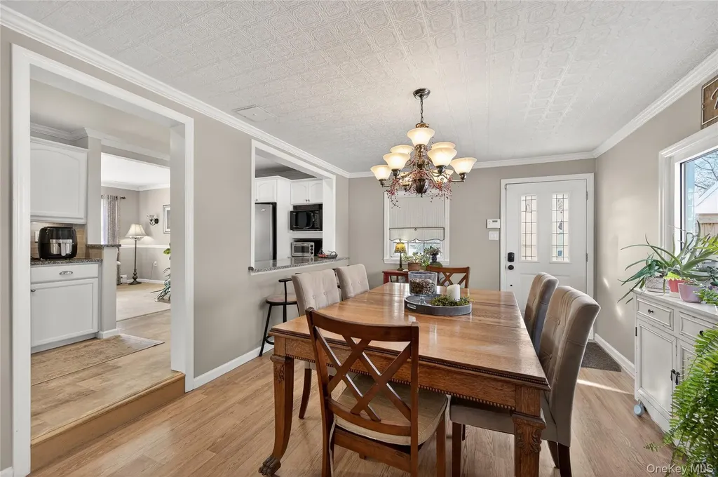 148 Malts Avenue West Islip NY 11795