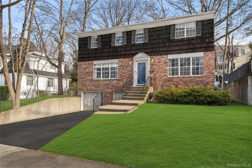 34 Wooleys Lane Great Neck NY 11023