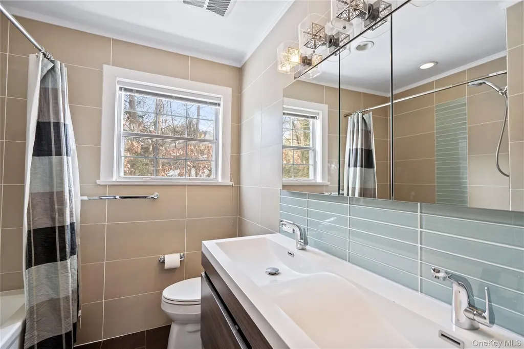 34 Wooleys Lane Great Neck NY 11023