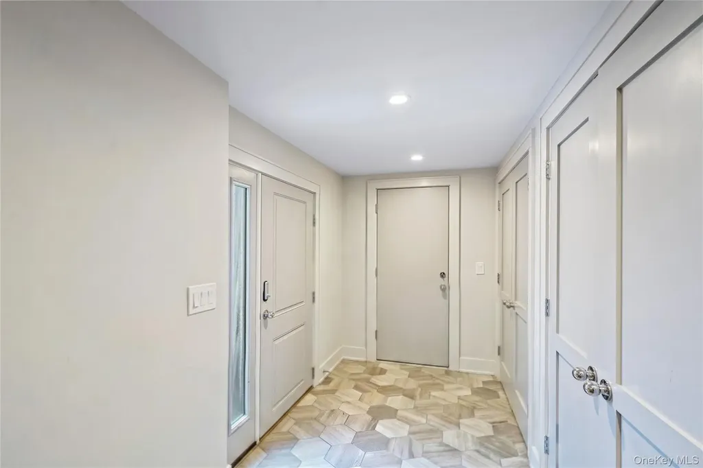 34 Wooleys Lane Great Neck NY 11023