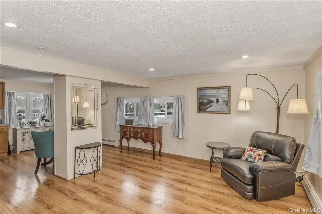 30 Echo Lane Levittown NY 11756