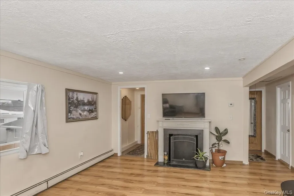 30 Echo Lane Levittown NY 11756