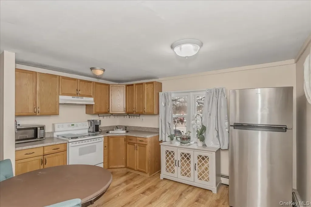 30 Echo Lane Levittown NY 11756