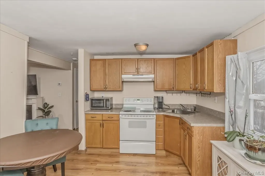 30 Echo Lane Levittown NY 11756