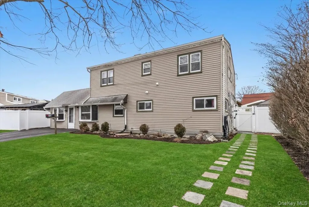 30 Echo Lane Levittown NY 11756