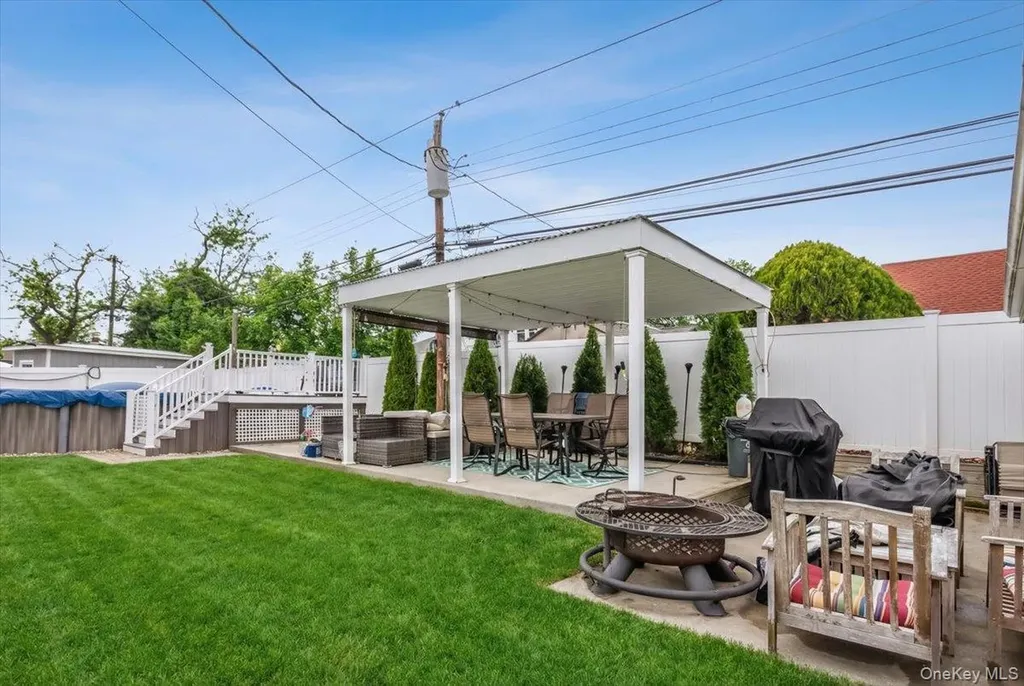 30 Echo Lane Levittown NY 11756