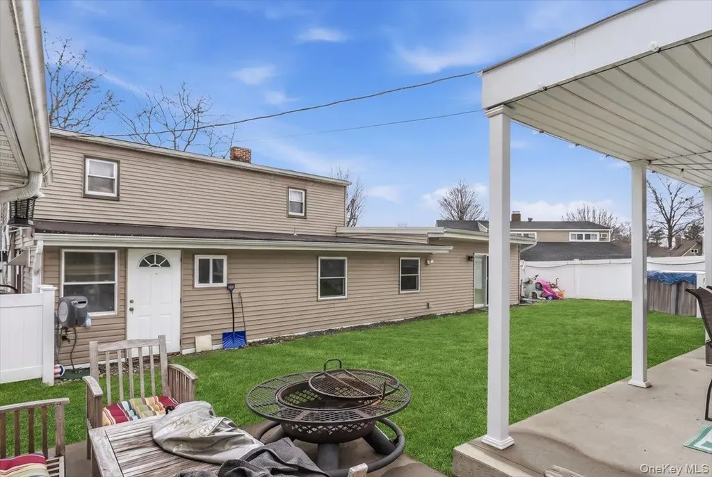 30 Echo Lane Levittown NY 11756