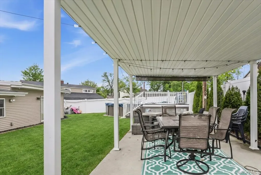 30 Echo Lane Levittown NY 11756