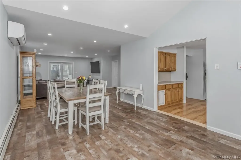 30 Echo Lane Levittown NY 11756