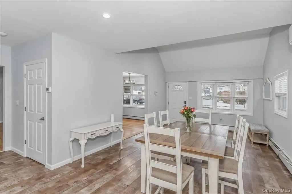 30 Echo Lane Levittown NY 11756