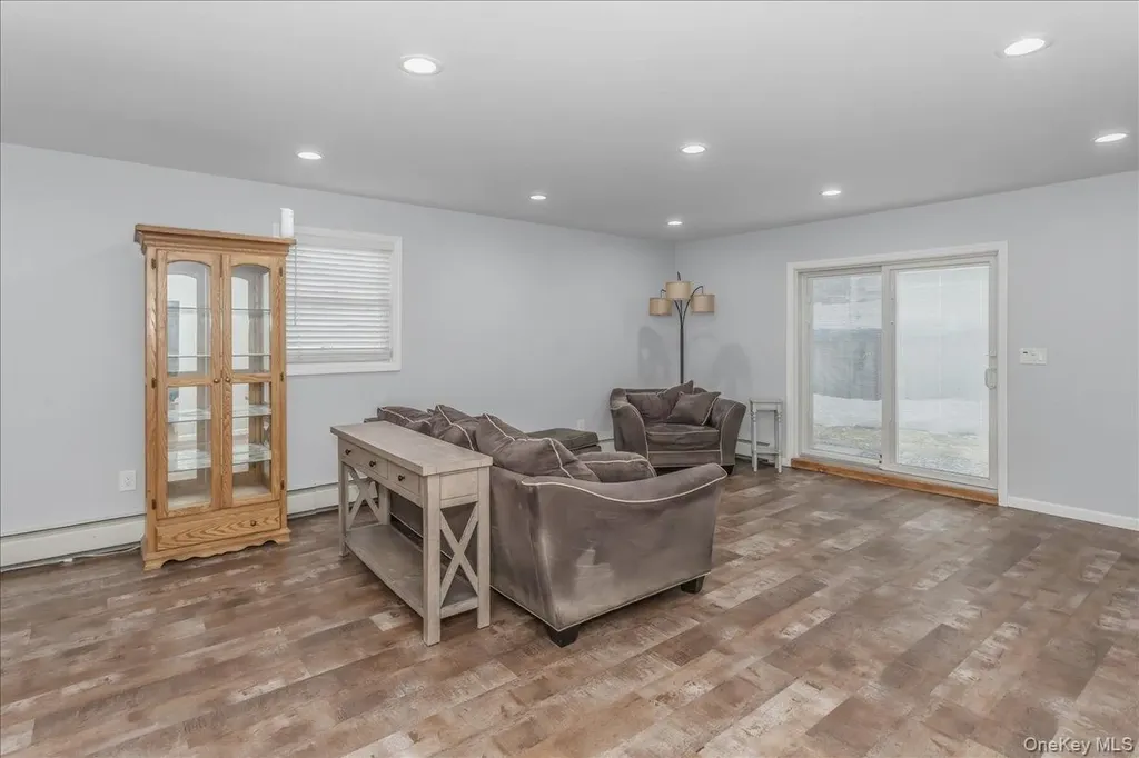 30 Echo Lane Levittown NY 11756