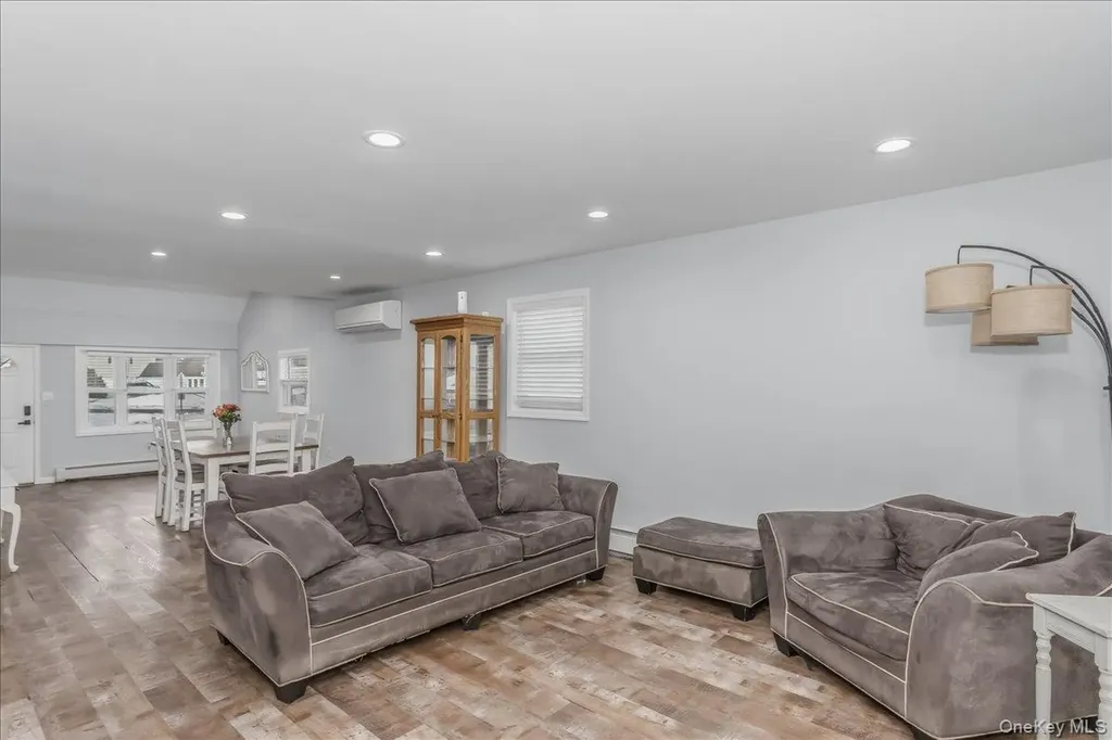30 Echo Lane Levittown NY 11756