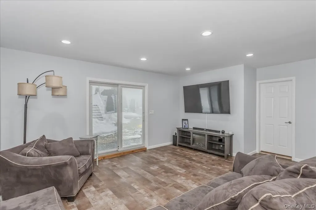 30 Echo Lane Levittown NY 11756