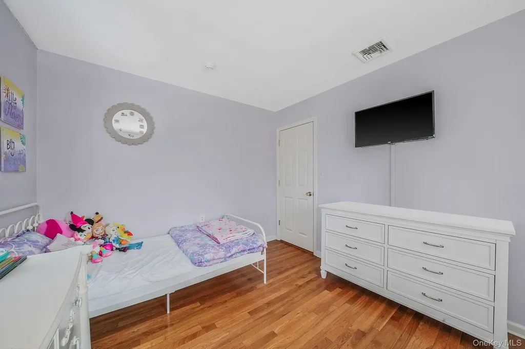 109 Quaker Path Stony Brook NY 11790