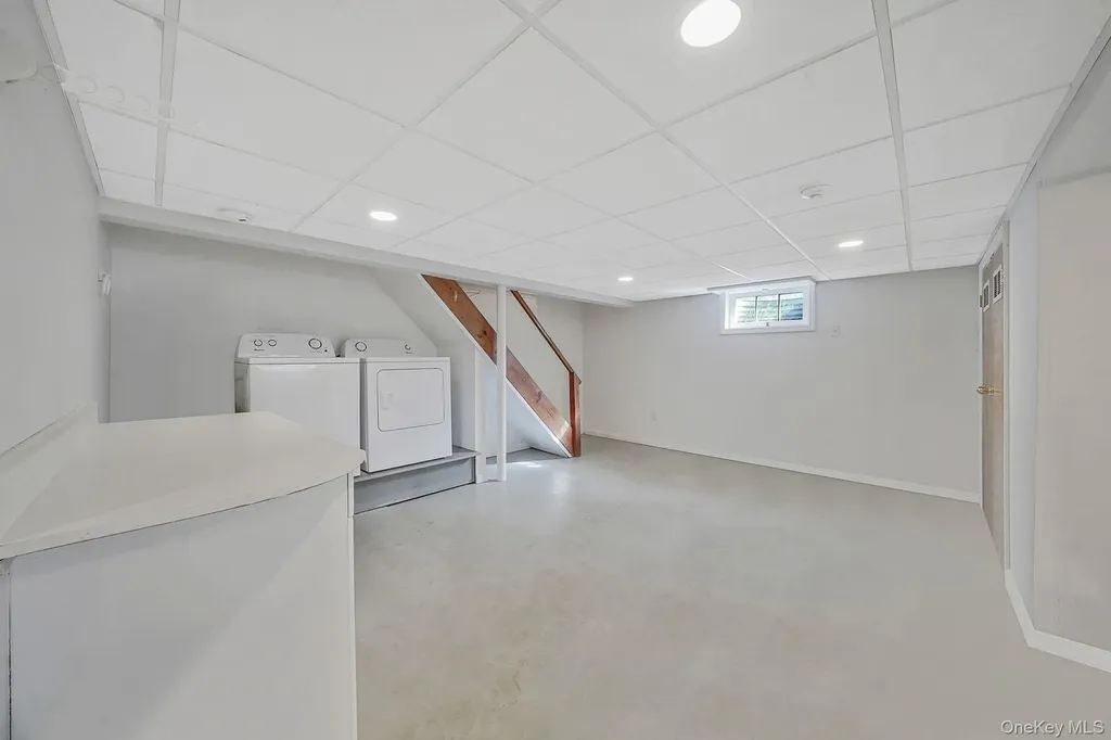 109 Quaker Path Stony Brook NY 11790