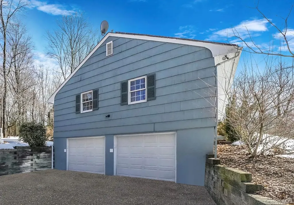 109 Quaker Path Stony Brook NY 11790