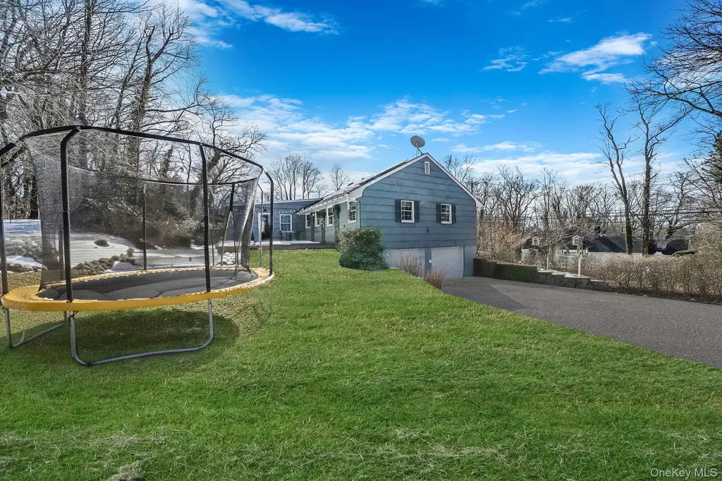 109 Quaker Path Stony Brook NY 11790