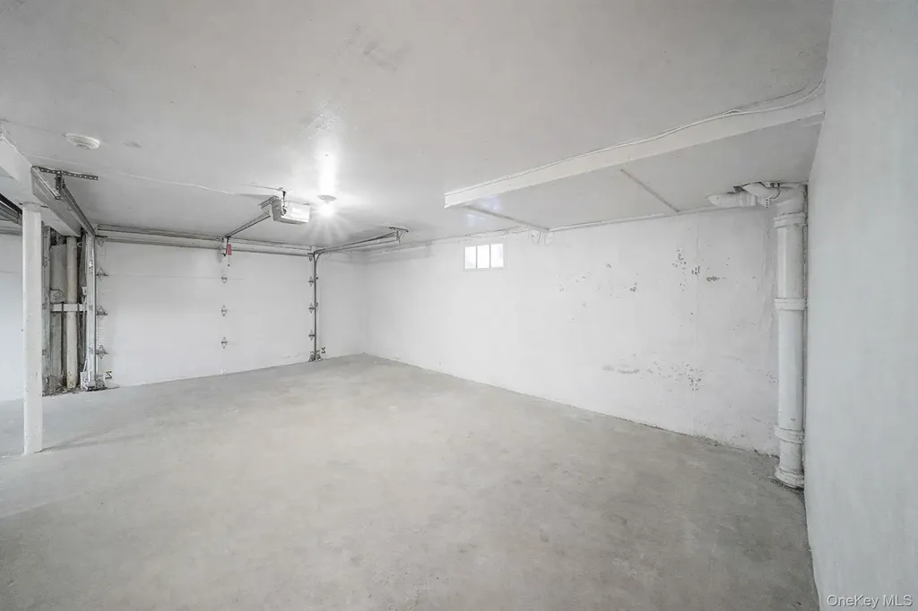 109 Quaker Path Stony Brook NY 11790