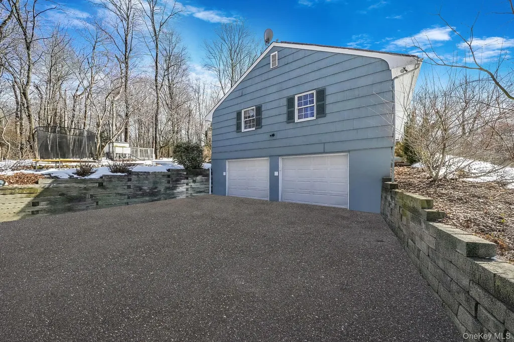 109 Quaker Path Stony Brook NY 11790