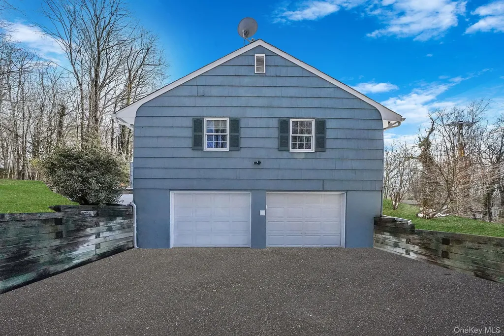 109 Quaker Path Stony Brook NY 11790