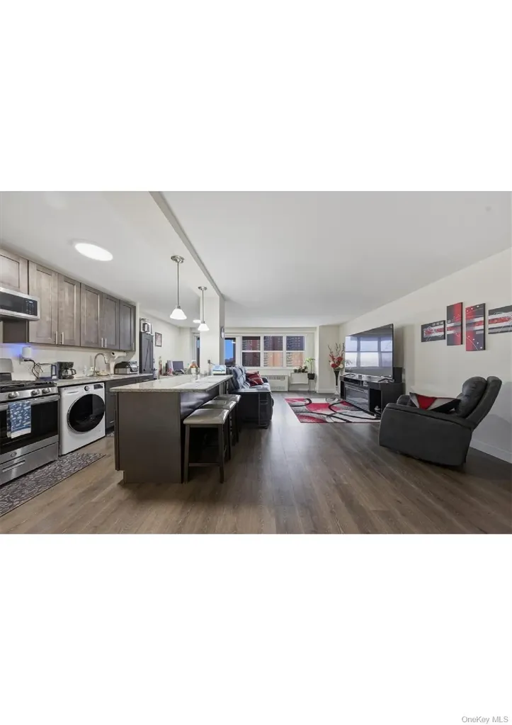 825 Morrison Avenue Bronx NY 10473