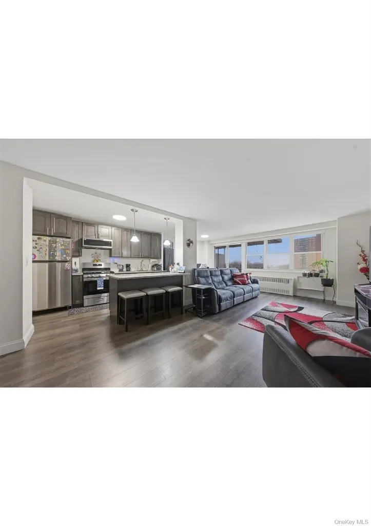 825 Morrison Avenue Bronx NY 10473