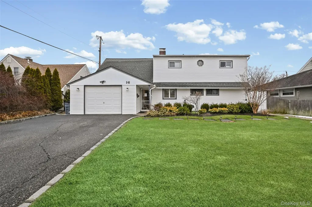 16 Starlight Lane Levittown NY 11756