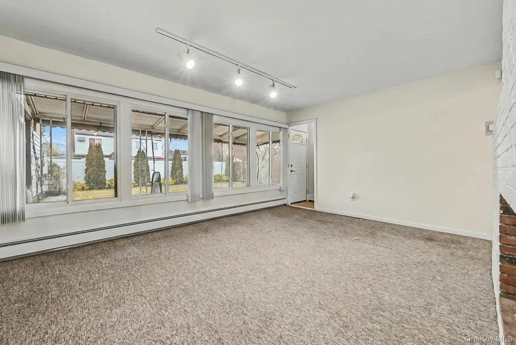 16 Starlight Lane Levittown NY 11756