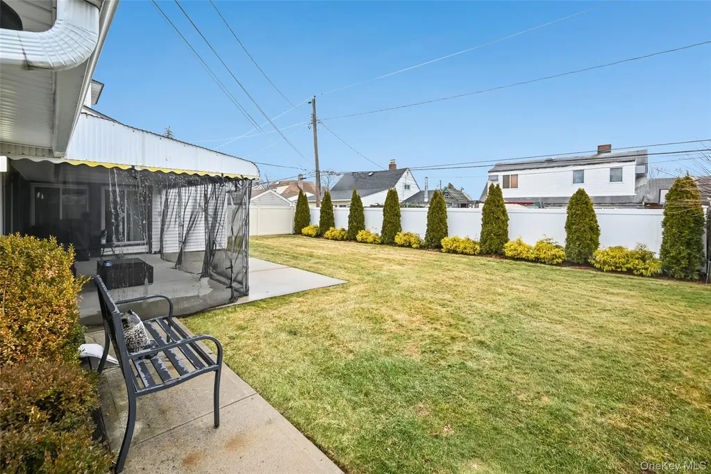 16 Starlight Lane Levittown NY 11756