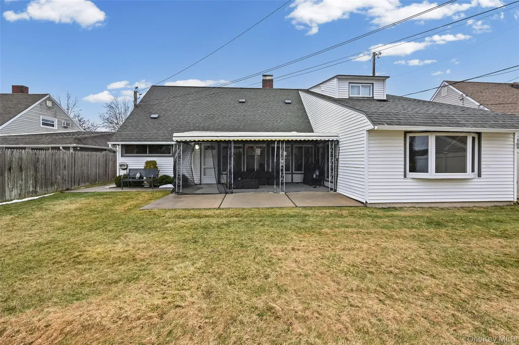 16 Starlight Lane Levittown NY 11756