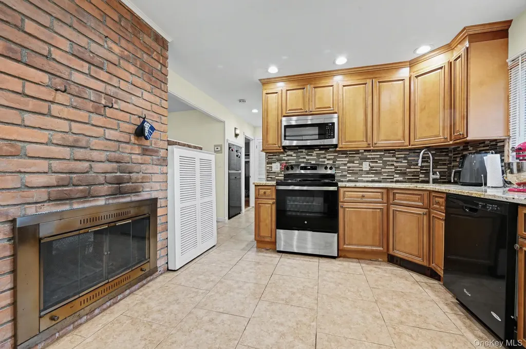 16 Starlight Lane Levittown NY 11756