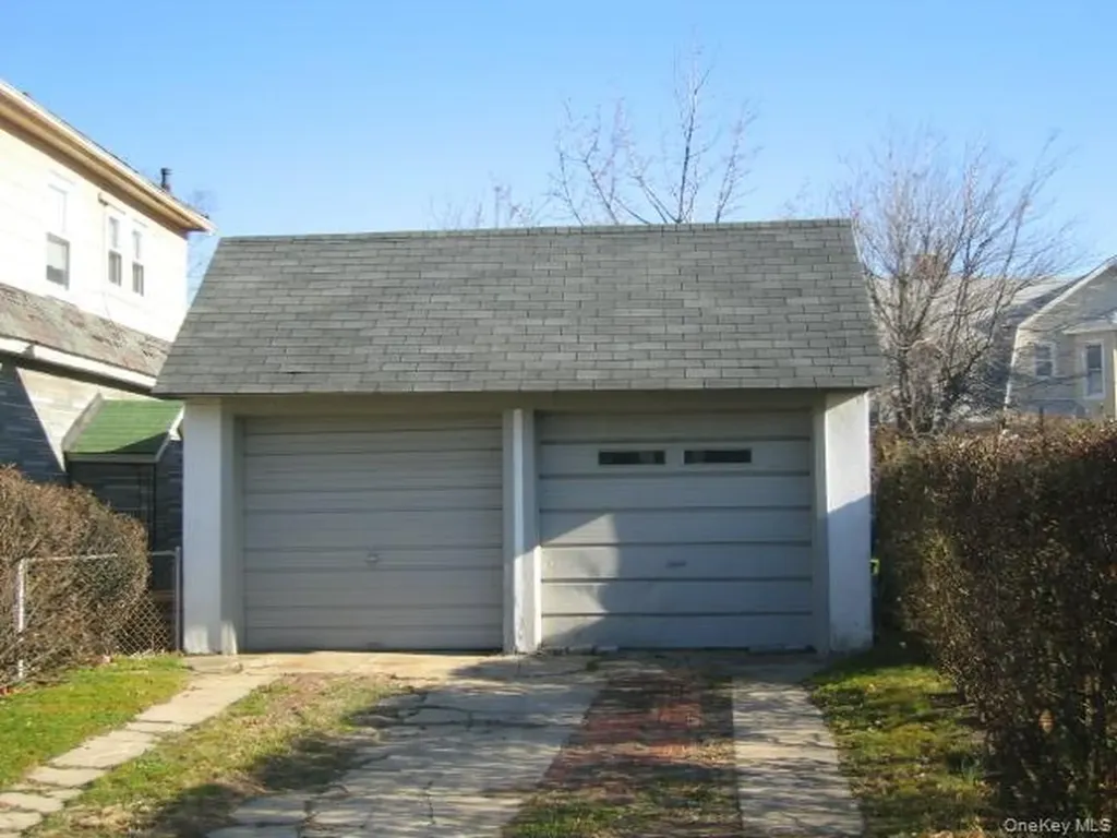 274 Lawrence Avenue Lawrence NY 11559