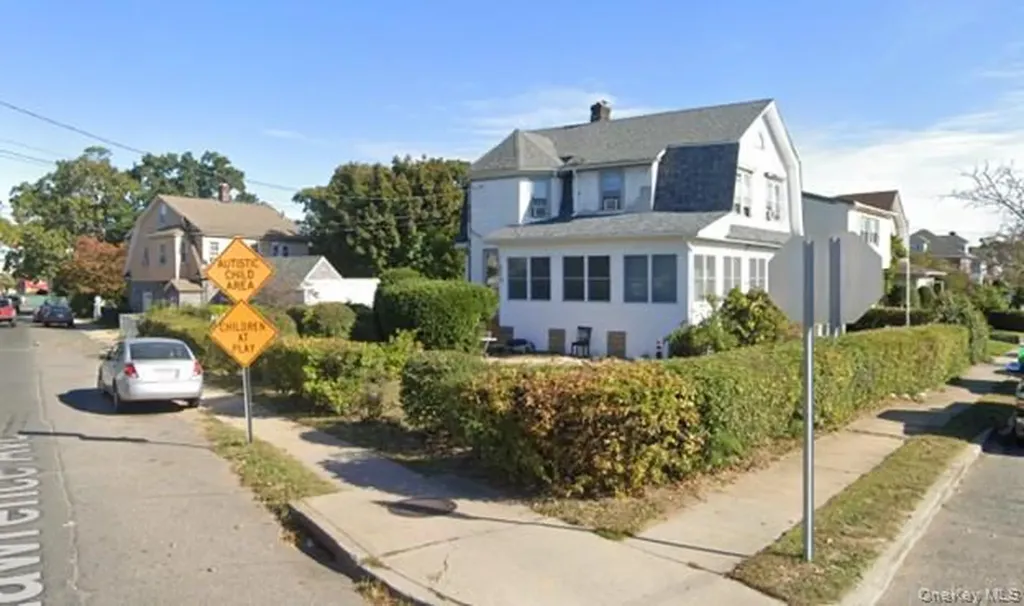 274 Lawrence Avenue Lawrence NY 11559