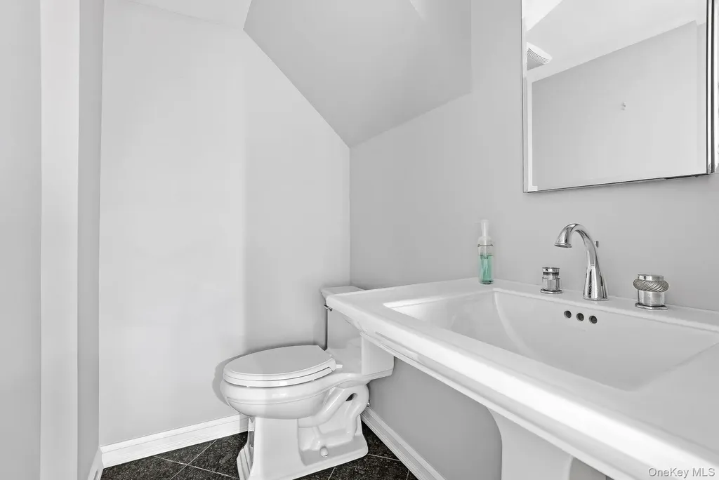 12 Lakeview Road Carmel NY 10512