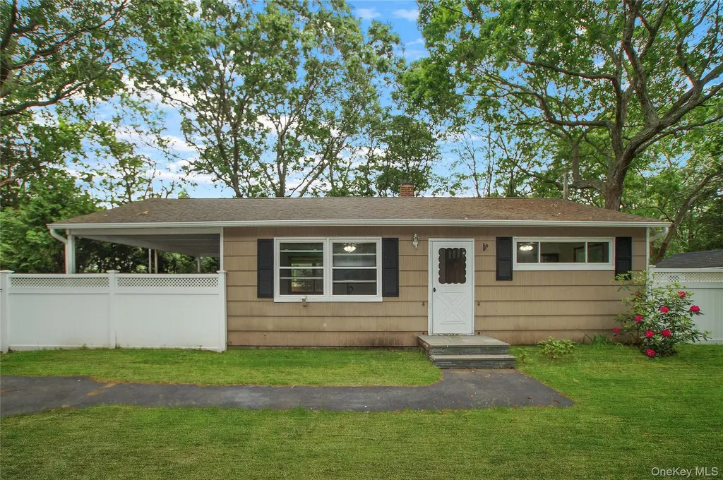 114 Lynncliff Road Hampton Bays NY 11946