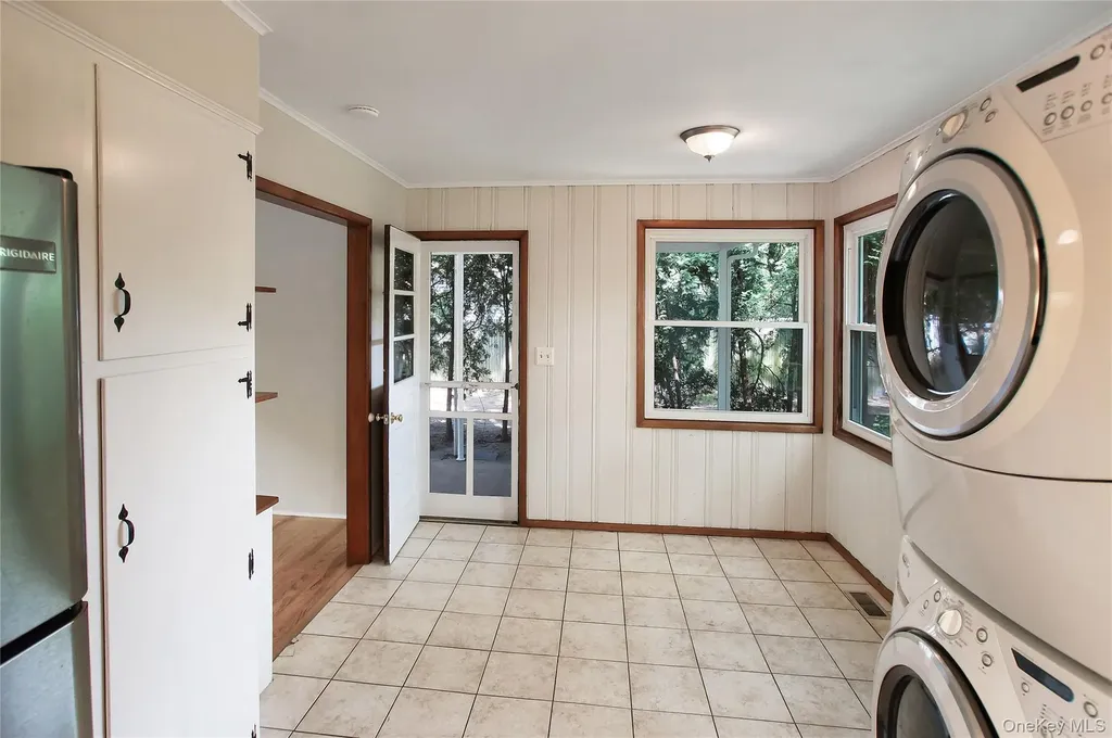 114 Lynncliff Road Hampton Bays NY 11946