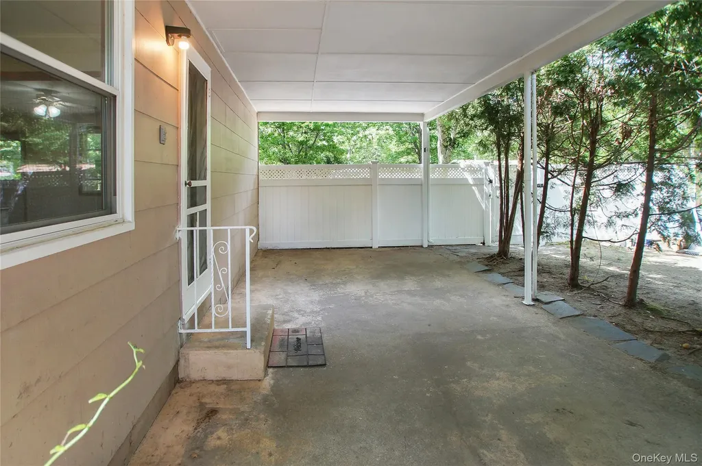 114 Lynncliff Road Hampton Bays NY 11946