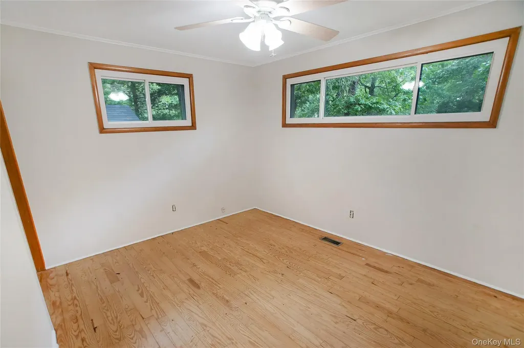 114 Lynncliff Road Hampton Bays NY 11946