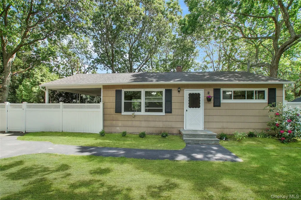 114 Lynncliff Road Hampton Bays NY 11946