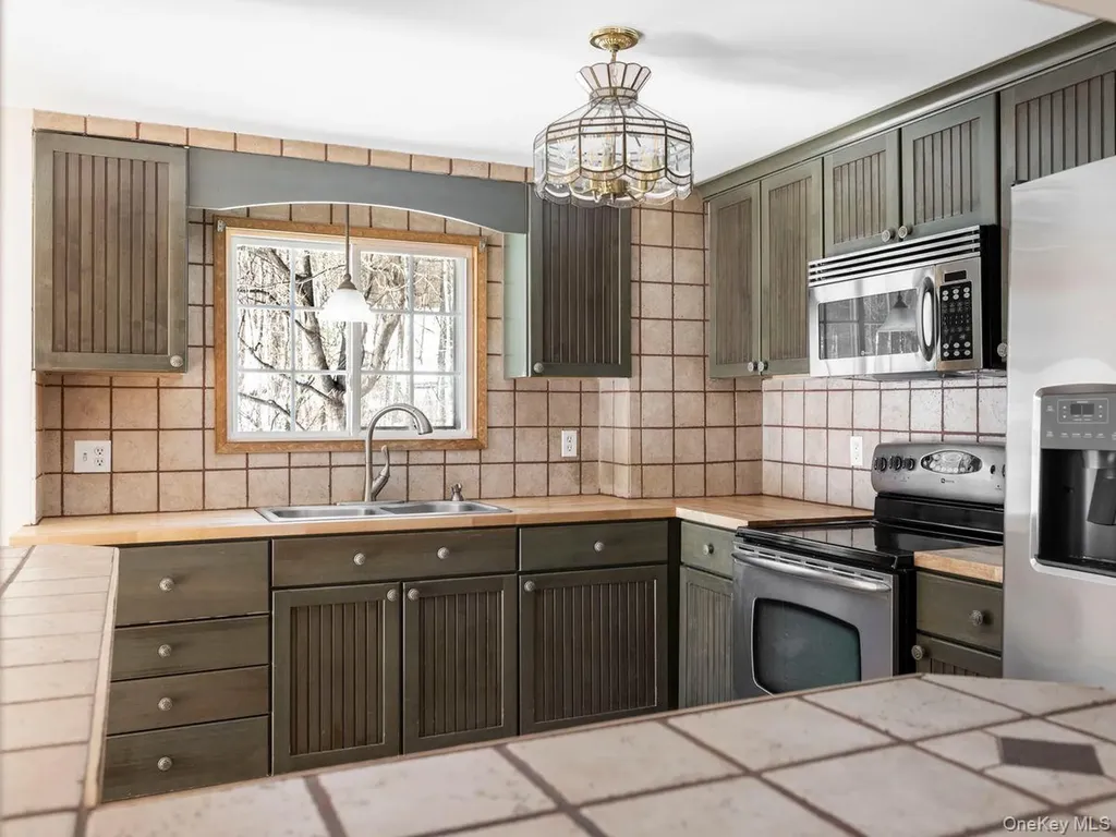 491 Floyd Ackert Road Esopus NY 12493