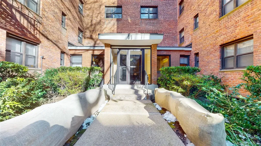 61 White Oak Street New Rochelle NY 10801