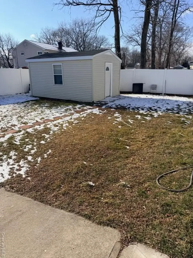294 40th Street Copiague NY 11726