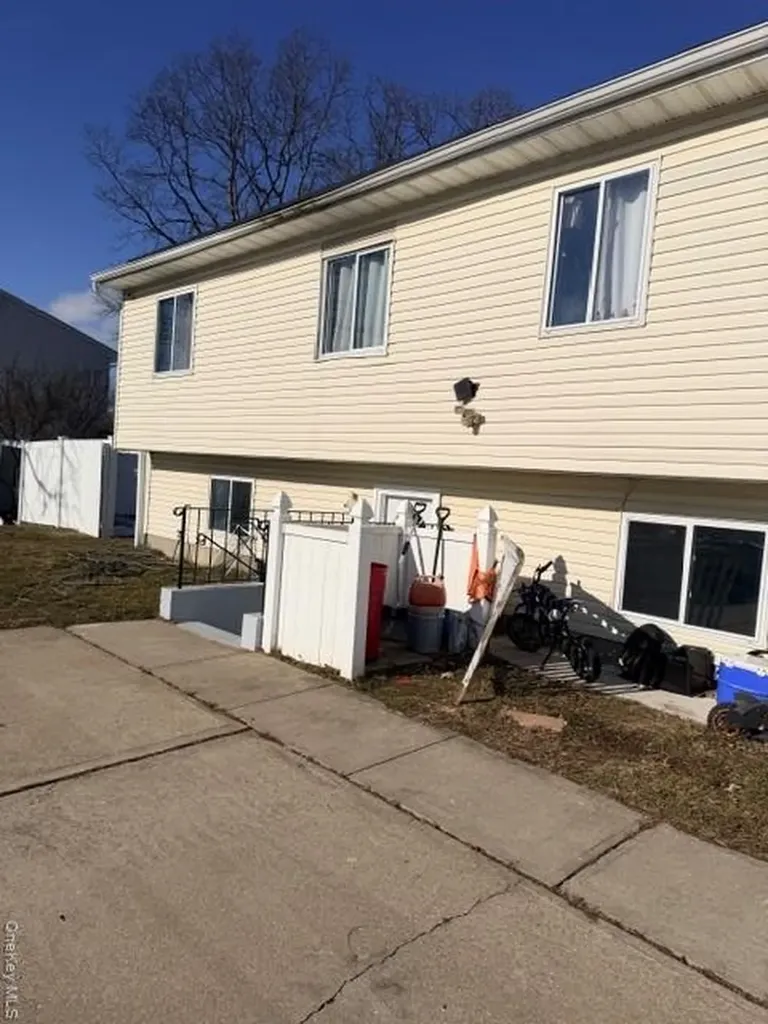 294 40th Street Copiague NY 11726