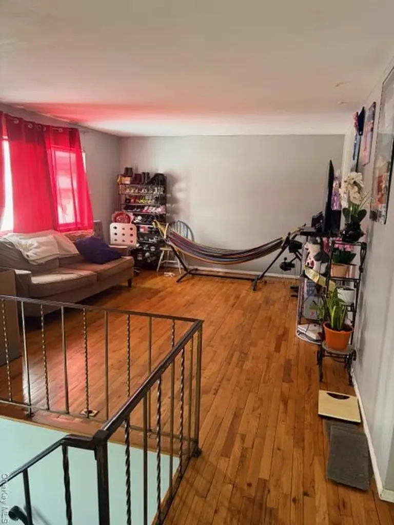 294 40th Street Copiague NY 11726