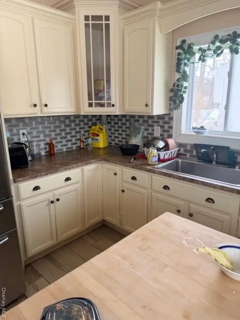 294 40th Street Copiague NY 11726