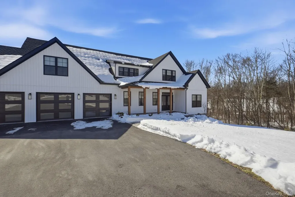 6 Conifer Court Poughkeepsie NY 12603
